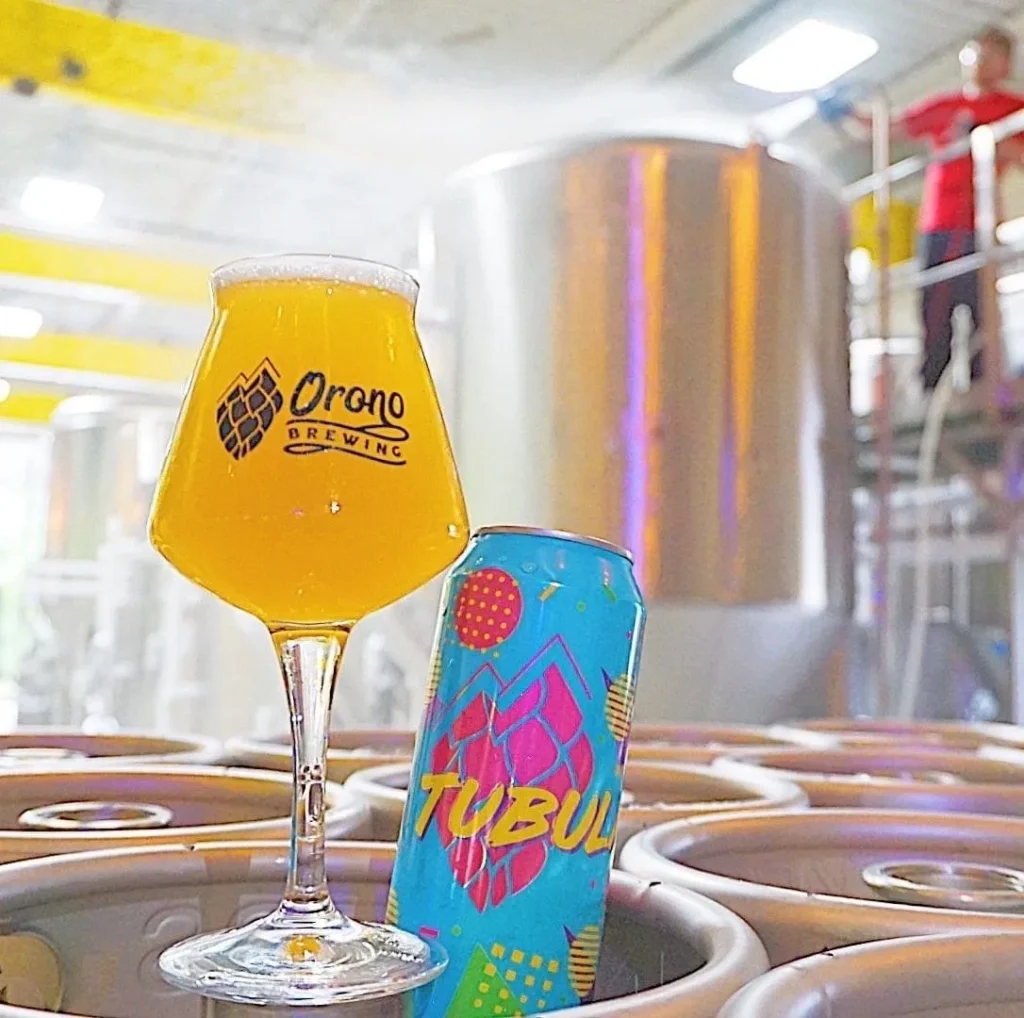 Fresh beer pour at Dave's